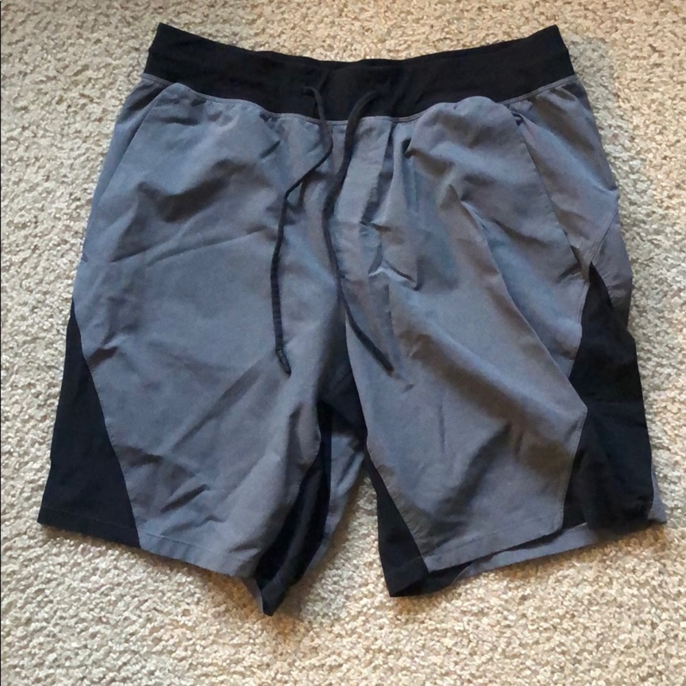 Men’s Lululemon “Namaste at the beach” shorts 9”
